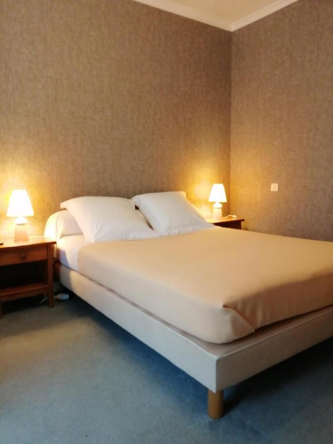 Le Casse Noisettes Otel Gourin Dış mekan fotoğraf