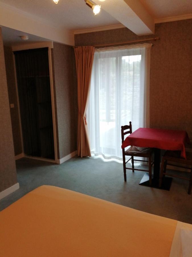 Le Casse Noisettes Otel Gourin Dış mekan fotoğraf