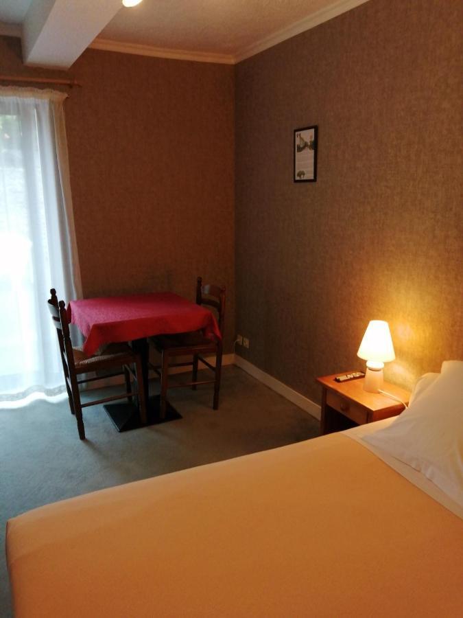 Le Casse Noisettes Otel Gourin Dış mekan fotoğraf