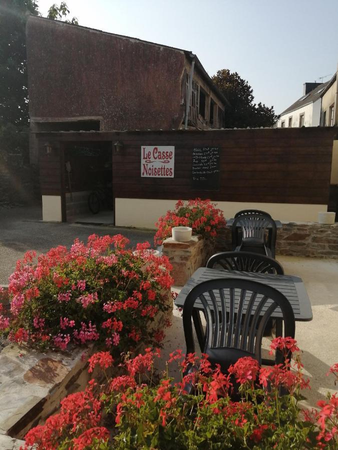 Le Casse Noisettes Otel Gourin Dış mekan fotoğraf